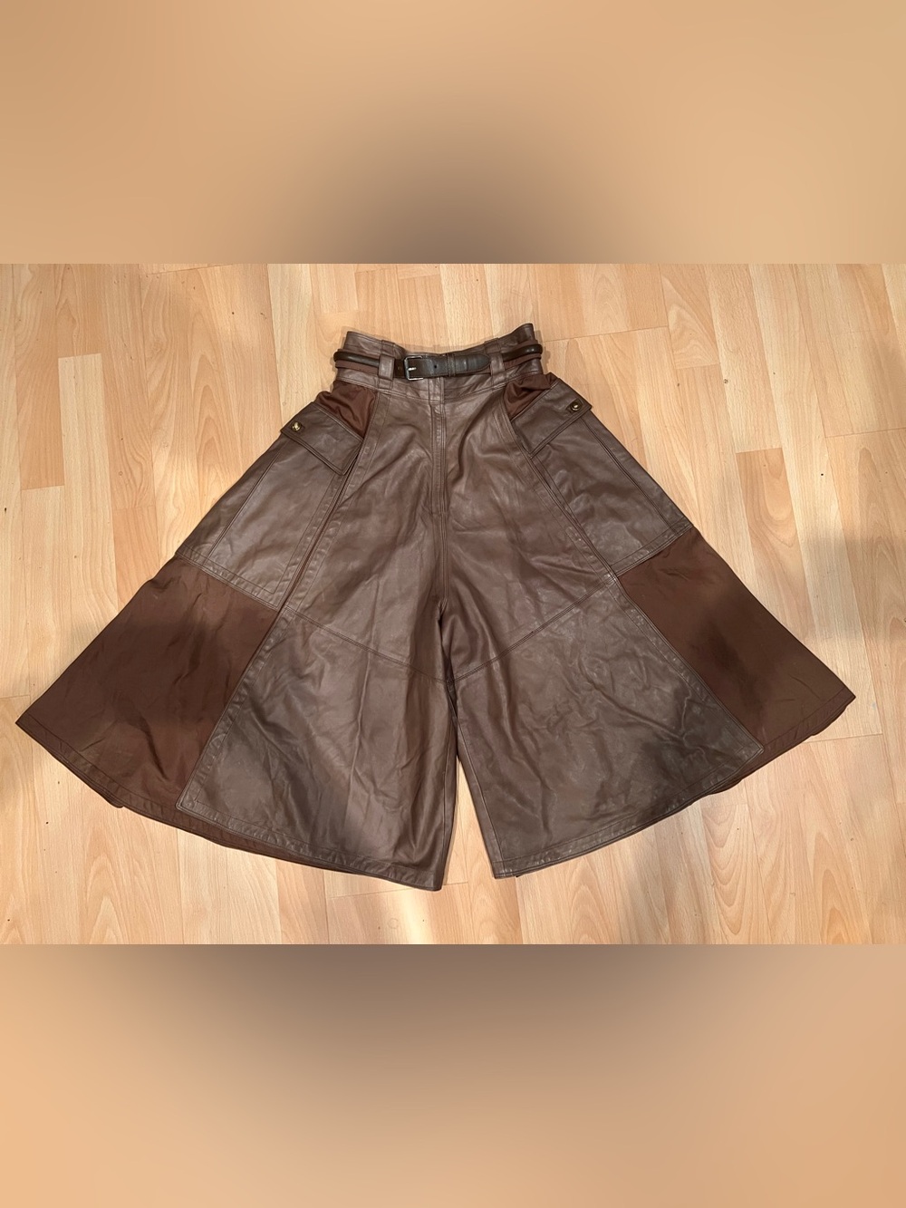 80'S VINTAGE GIANNI VERSACE LEATHER PANEL GAUCHO PANTS SHORTS SZ 42 / 2 US XS
